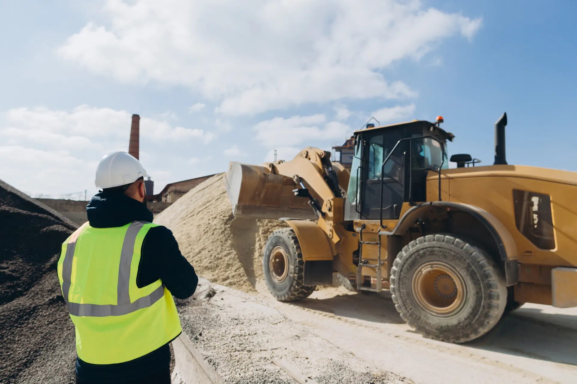 Site supervisor next to a wheel loader